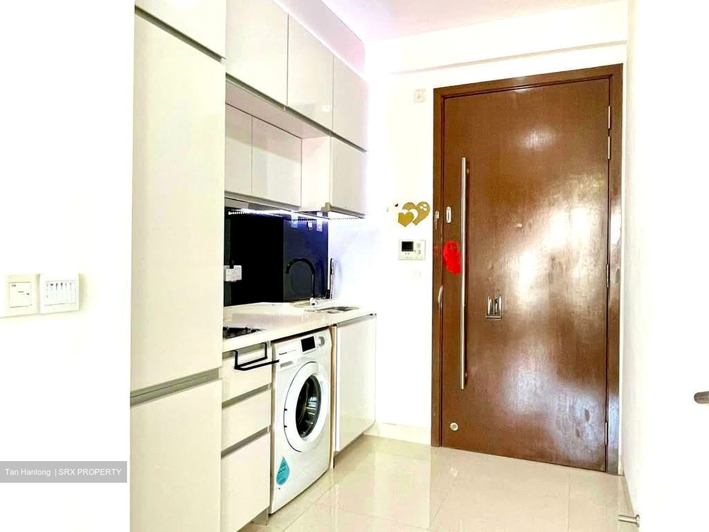 Centra Suites (D14), Apartment #577126741